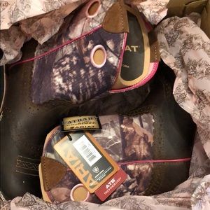 NWT Camo Ariat boots size 7.5